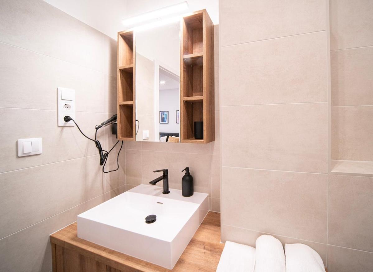 Petit Pearl - 2 People, Wifi, Tv, Ac Apartman Budapest